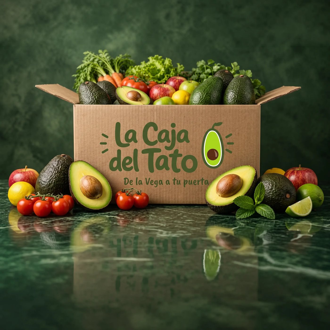 Caja con paltas, tomates, manzanas y verduras de la Vega sobre mármol verde